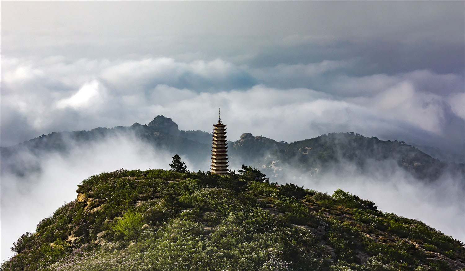 《华严圣境--双峰山》--马俊儒.jpg 《华严圣境--双峰山》--马俊儒.jpg