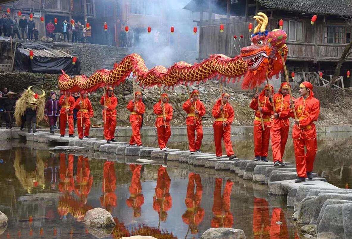 【桂林旅游看的歌舞表演，欣赏一下少数民族服饰摄影图片】人像摄影_太平洋电脑网摄影部落