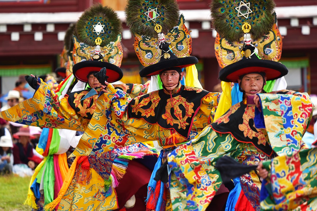 01_Mask_Dance_Festival_in_Huiyuan_Temple_19.jpg